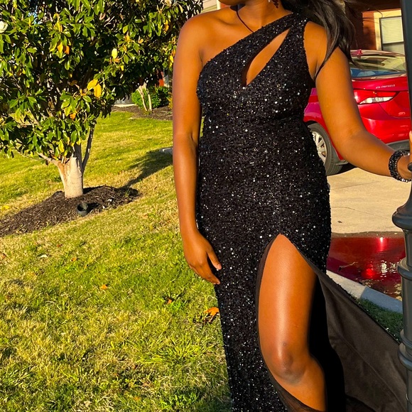 Ladivine by Cinderella Divine one shoulder dress - Picture 1 of 4